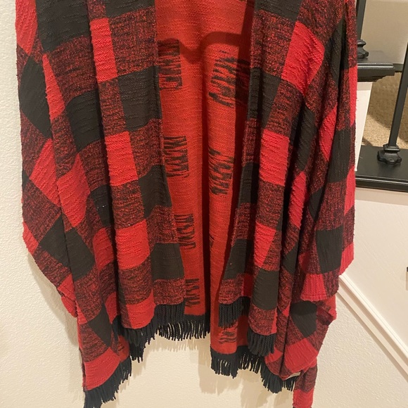 Women’s red and black Buffalo plaid shawl size s/m - Picture 7 of 8